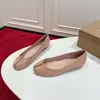 Zapatos Planos de Charol Rojo Estilo Niche con Punta Dividida Articulación Tabi Pezuña de Cerdo Pedrería Zapatos Planos sin Cordones Zapatos de Ballet