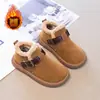 Zapatos de Algodón para Niñas con Forro de Felpa Botitas Amarillas 2026 Invierno Nueva Moda Cálidos Zapatos para Niñas Pequeñas Botines Cortos Añadidos de Algodón para Niños