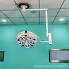 Lámpara quirúrgica sin sombras LED para quirófano, luz quirúrgica de montaje en techo y de pie, lámpara móvil de cinco orificios para clínicas dentales