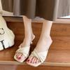 2025 Novo Estilo de Verão Sandálias Simples de Salto Alto, Sapatos de Salto Alto Gatinho, Chinelos de Meia para Uso Externo de Mulheres Francesas