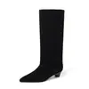 Botas altas plissadas estilosas estilo britânico de 3,5 cm, nova coleção outono/inverno 2026, bico fino, salto grosso, botas longas de calçar fácil para mulheres