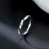 Anillo Mobius esmerilado para mujer, versátil, de lujo ligero, diseño de nicho, moderno y único, anillo abierto ajustable