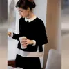 Top de manga larga negro con cuello polo y retazos tipo dos piezas para mujer, adelgazante, rejuvenecedor, nuevo de otoño 2026, versátil
