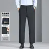 Pantalones cropped elásticos de mezcla de nailon-nailon lavables a máquina para hombre, nuevos pantalones rectos de cintura media-alta de otoño 2026 para hombre