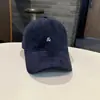 Gorra de Béisbol Cálida de Gamuza Bordada con Personajes Estilo Coreano Simple para Mujer, Sombrero Versátil de Ala Curva para Hombre para Viajes al Aire Libre de Principios de Otoño