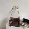 Bolso de mano de felpa de gran capacidad para mujer, nueva colección otoño 2026, bolso tote moderno y elegante, bolso de hombro esponjoso