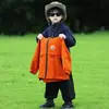 Conjunto de corta-vento de duas peças para meninos para primavera e outono, estilo coreano, jaqueta corta-vento moderna e estilosa para crianças, top legal e bonito para bebês e crianças maiores