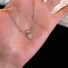 Collar Nuevo Estilo Nudo de Cuerda Cubo de Azúcar Pequeño para Mujer, Simple y Versátil, Lujo Ligero, Nicho, Diseño de Moda de Alta Gama, Regalo de San Valentín