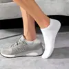Banda elástica de color sólido negro y blanco en la suela calcetines tipo barco para hombres y mujeres, adecuados para todas las estaciones, ligeros y transpirables