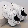 Sapatos Infantis Respiráveis Novos para Estudantes Sapatos Brancos Sapatos Esportivos de Malha Sapatos Infantis de Solado Macio Sapatos de Pai Outono Antiderrapantes