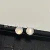 Brincos de Tarraxa de Calcedônia Branca de Alta Qualidade para Mulheres, Incrustados com Diamantes, Brincos de Calcedônia Branca, Luxo Leve, Exquisitos, Brincos de Design de Nicho
