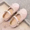 Zapatos planos de punta baja para niñas, nueva colección primavera/otoño 2026, zapatos de piel con lazo para niñas pequeñas, zapatos de princesa, suela suave, antideslizantes, zapatos de abuela