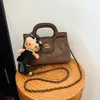Elegante bolsa matelassê nova em blocos de cor com corrente, bolsa de mão quadrada pequena estilosa e versátil, bolsa de ombro e transversal da moda para mulheres