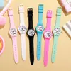 Reloj de Perro Pacha Sanrio de Dibujos Animados Reloj para Niños Venta al por Mayor Reloj para Estudiantes de Primaria y Secundaria Reloj de Cuarzo Estilo Universitario Silicona