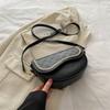Bolso Pequeño de Estilo Occidental para Mujer 2024 Nuevo Bolso de Silla de Montar de Moda de Primavera y Verano Bolso Casual Texturizado para Hombro o Cruzado Bolso Semirredondo