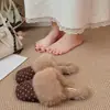 Chinelos peludos de sola grossa com bolinhas estilo coreano para uso externo, novo design de estrela da moda 2026, chinelos fechados quentes estilo Birkenstock