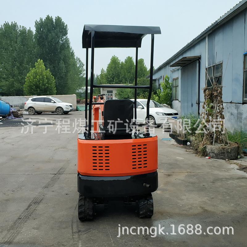 小型挖掘
