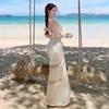 Vestido Slip de Cetim Drapeado com Alças Finas, Renda em Patchwork, Tecido Transparente Branco Pérola, Caimento Justo, Direto da Fábrica