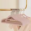 Percha flocada para abrigos de invierno, uso doméstico, antideslizante, previene marcas en los hombros, no suelta pelusa y no causa abultamientos en la ropa