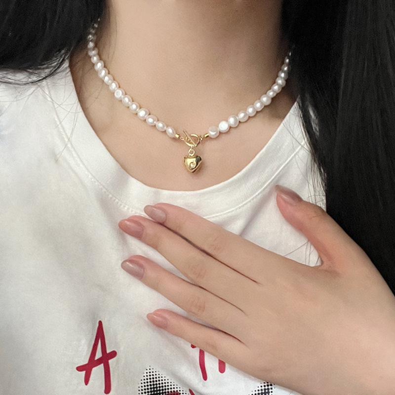 爱心吊坠不规则巴洛克珍珠项链女小众轻奢OT扣天然淡