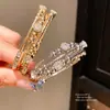 Pulseira Aberta Geométrica Multicamadas Europeia e Americana Transfronteiriça Cravejada com Diamantes, Pulseira de Luxo Leve e de Alta Qualidade, Pulseira Personalizada de Estilo Frio para o Dia a Dia