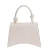 Moda Transfronteiriça Simples e Estilosa Bolsa Feminina com Estampa de Letras 2025 Nova Tendência Versátil Bolsa de Ombro Crossbody Pequena Quadrada