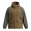 Chaqueta de trabajo con capucha verde militar personalizada de fábrica para hombre, con bordes crudos y múltiples bolsillos, con un diseño desgastado y moderno