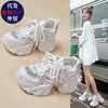 Zapatos de papá populares con pedrería, nuevos zapatos de mujer de verano con suela gruesa para aumentar la altura, zapatos deportivos casuales de cuña versátiles, zapatos de malla para mujer