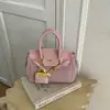 Bolsa de mão de nicho estilo coreano para comércio exterior, bolsa feminina platina, novo modelo outono e inverno 2026, design simples, bolsa de ombro e transversal
