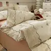 Juego de cama de cuatro piezas con ribete de encaje, sábana de algodón lavado amigable con la piel, funda de edredón, sábana bajera ajustable, cubrecama de tres piezas para dormitorio de estudiante