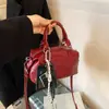 Bolso Retro Boston Pu para Mujer 2025 Nuevo Versátil para Viajar al Trabajo Hombro Cruzado Pequeño Cuadrado Portátil Tipo Almohada