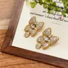 Brincos de laço super brilhantes cravejados de diamantes, luxo leve, de alta qualidade, modernos e requintados, com um design único, versáteis e adequados para mulheres.