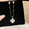 Colar de Pérola Flor de Zircônia Mãe de Pérola Corrente de Clavícula Luxo Leve Nicho Colar Suave e Sofisticado para Mulheres