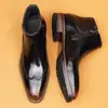 Novas Botas Chelsea Esculpidas Masculinas Sapatos de Couro para Negócios Couro Genuíno Botas Martin Brilhantes Bico Fino Britânico Couro de Vaca Slip-On Botas Curtas