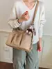 Bolso casual de ante de gran capacidad para el día a día, simple y versátil, mochila transfronteriza, nueva bolsa multiusos 2026