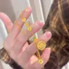 Nuevo collar de moneda de cobre con acabado cepillado, brújula de seis caracteres con incrustaciones de diamantes estilo chino, joyería vintage exquisita en oro arena para regalar