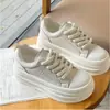 Zapatos Planos de Otoño 2026 Suela Gruesa Parte Superior de Cuero para Personas Bajas Aumentadores de Altura Versátiles Casuales Zapatos Deportivos con Cordones Blancos Mujer