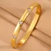 Pulseira de Aço Inoxidável Elegante com Estrela Dourada de Cinco Pontas e Cristais Incrustados para Mulheres, Moda Europeia e Americana, Design Simples Transfronteiriço