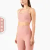 Sujetador deportivo de tirantes finos con almohadillas fijas en el pecho, diseño de espalda cruzada, camiseta sin mangas para yoga, adecuada para usar como prenda exterior durante actividades de fitness, con almohadillas en el pecho