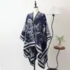 Nuevos Chalecos de Punto Cálidos Europeos y Americanos para Otoño e Invierno, Ponchos Geométricos Divididos Tejidos de Venta Caliente Transfronteriza, Bufandas al por Mayor de Fábrica