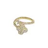Anillo Abierto de Zirconia de Trébol de Cuatro Hojas de Lujo Ligero Francés Exquisito Moderno Versátil Sensación de Alta Gama Anillo Súper Brillante para el Dedo Índice Accesorios Venta al por Mayor