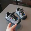 Sapatos de caminhada para bebê, tênis esportivos infantis, novo estilo outono 2026, sapatos casuais color block da moda para meninas, sapatos para meninos, sapatos para bebês
