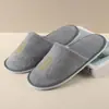 Fabricante de chinelos descartáveis para hotéis, pousadas, viagens aéreas, B&Bs, estalagens, salões de beleza; chinelos portáteis com logotipo personalizável