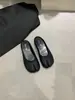 Zapatos de pezuña de cerdo con punta dividida 2023 verano nuevo boca poco profunda punta plana zapatillas de media cubierta suela blanda slip-on zapatos mueller