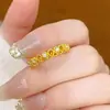 Mismo estilo en la tienda de oro anillo de corona Xiaxia con incrustaciones de diamantes de Cenicienta banda abierta hueca regalo sencillo para novia