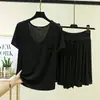 Conjunto de dos piezas de camiseta de manga corta con cuello redondo, bolsillos y modal, y shorts de cintura alta con volantes y cordón, ropa de estar por casa ligera de talla grande