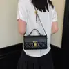 Transfronterizo 2026 Nuevo Verano de Moda Hebilla de Cierre Color Sólido Bordado Acolchado Moda Retro Bolso de Mano Bolso de Hombro Cruzado para Mujer