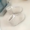 Botas de Nieve Gruesas de Moda con Forro de Felpa para Niños 2025 Otoño e Invierno Nuevos Zapatos Cálidos de Algodón Botas Peludas Botines Cortos de Moda
