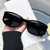 Gafas de Sol Curvas para Mujer Sentido de Alta Gama Cara Pequeña Famosas de Internet Mismo Estilo Gafas de Sol Anti-ultravioleta para Conducir