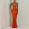 Elegante y de Moda Minimalista de Color Sólido Estilo Ins Vestido de Sirena sin Tirantes con Escote en V, Diseño que Ceñe la Cintura y Cola Larga para Eventos Nocturnos